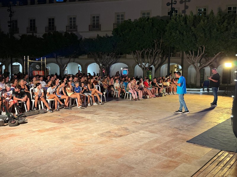 Más de 3 000 asistentes disfrutan del ciclo de cine ‘Doble Comedy’ en Almería