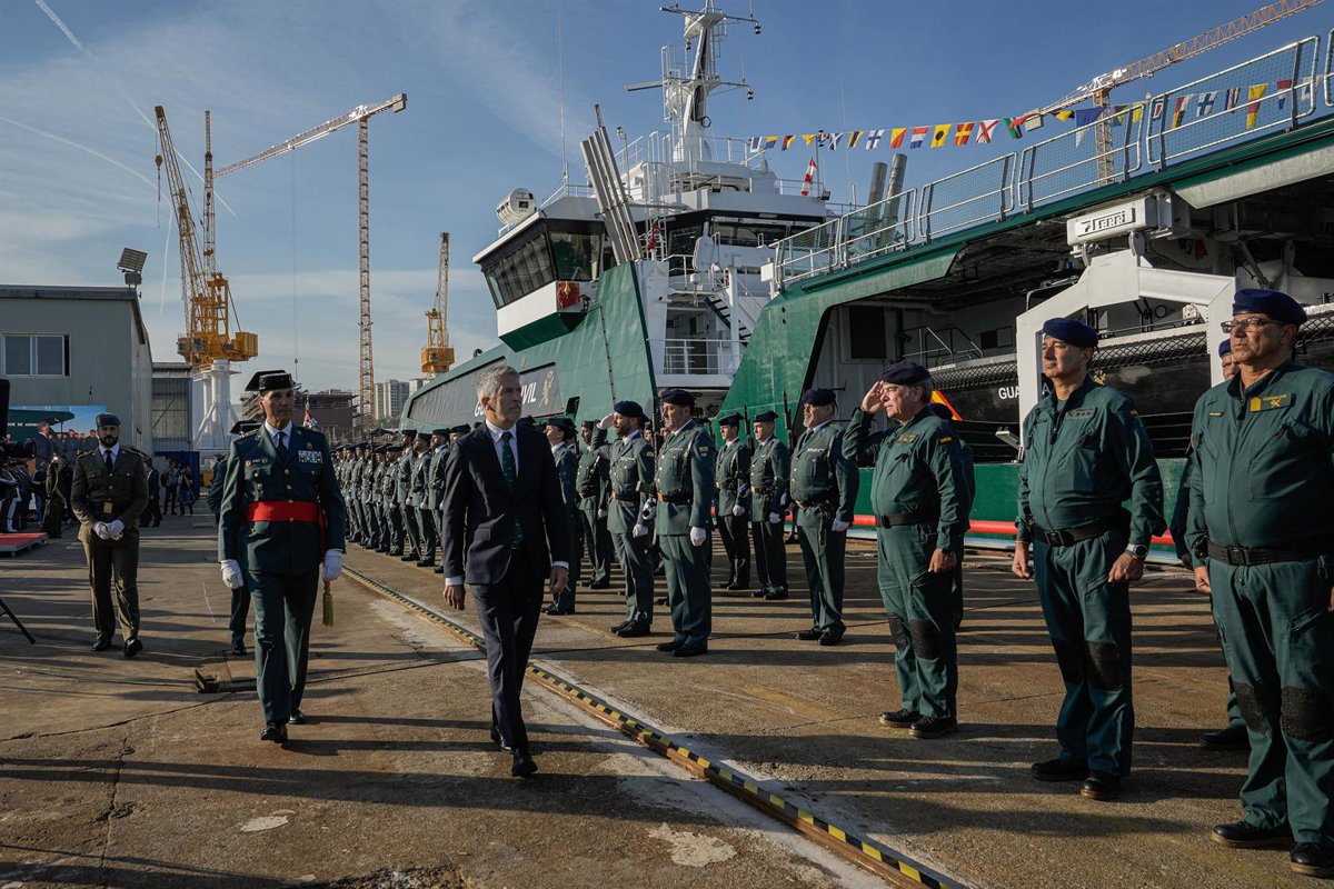 la guardia civil redobla la vigilancia en el estrecho con el nuevo buque 'duque de ahumada' y mejoras en el sive