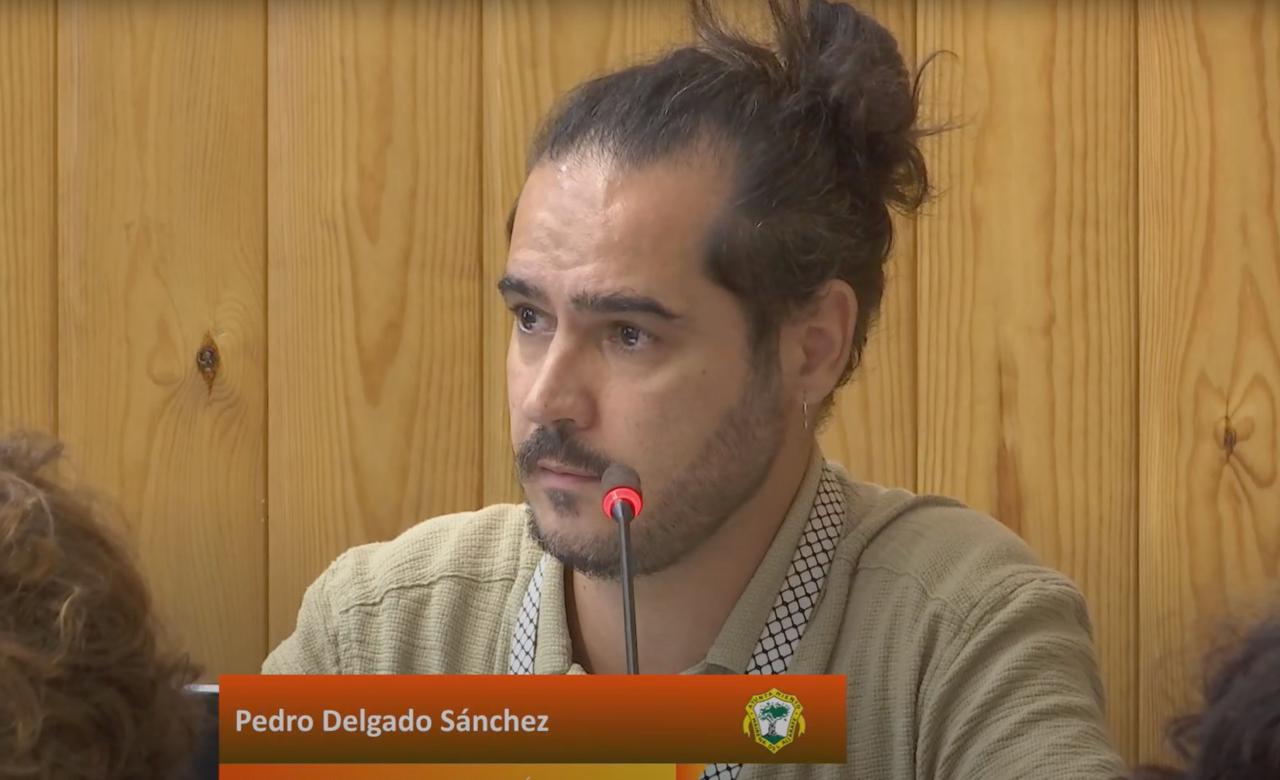 photo 5938406261341145801 y