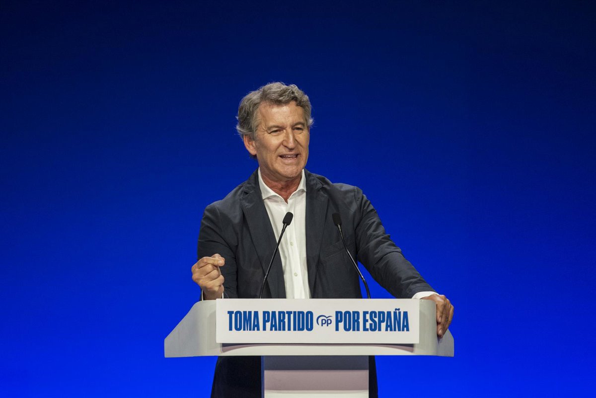 Feijóo propone centralizar competencias de inmigración en una única autoridad frente a los ministerios actuales