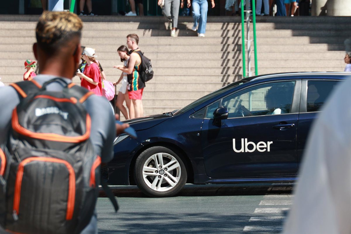 el parlament da el visto bueno a la prórroga de la suspensión de autorizaciones de licencias de taxi y vtc