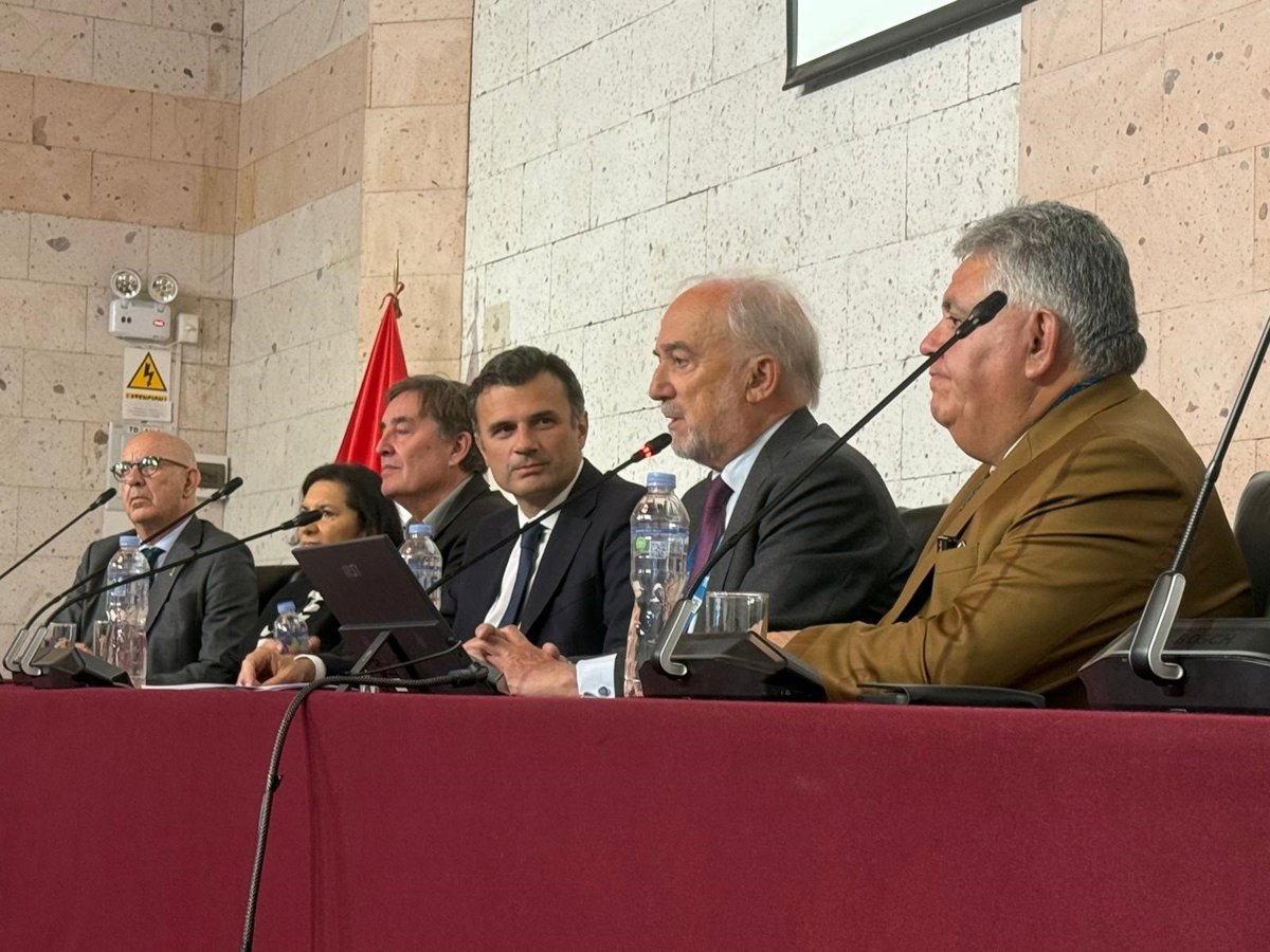 cádiz. el alcalde renueva en el congreso de la lengua el diálogo entre cádiz y américa