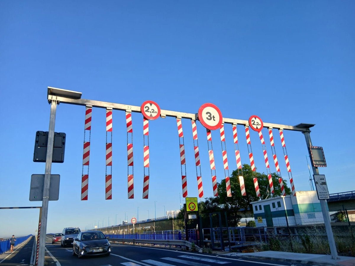 huelva. el puente sifón permanece cortado al tráfico esta semana para proseguir con las obras en las conducciones