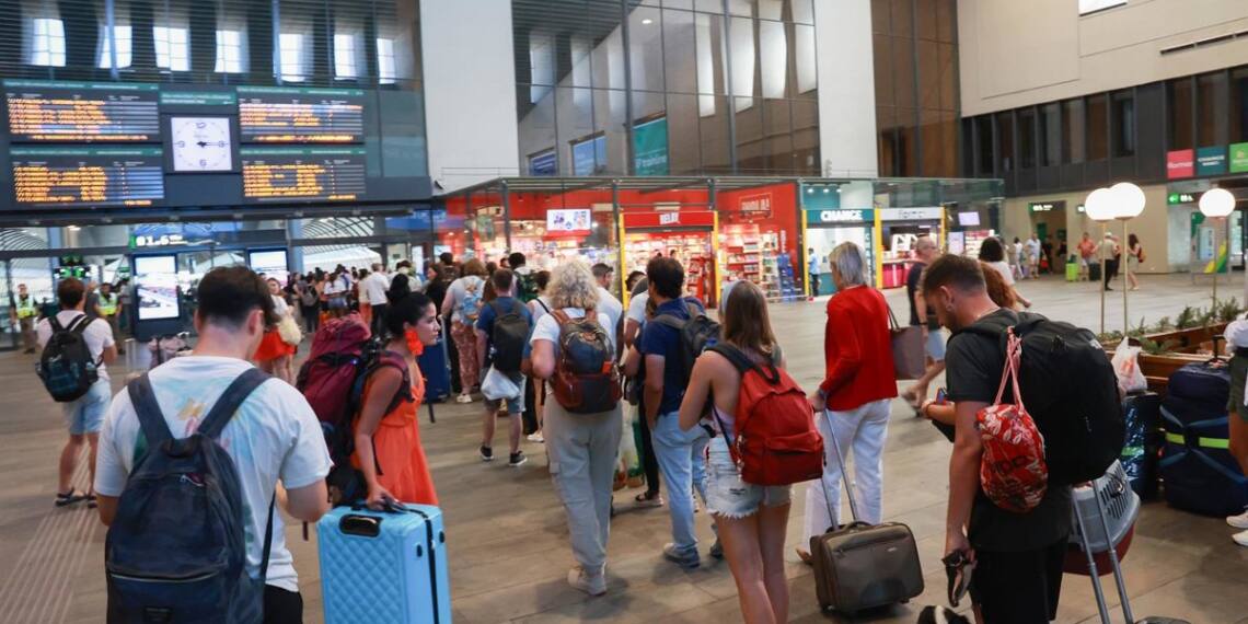 sevilla. retrasos en los trenes de alta velocidad que circulan por sevilla por la avería de un ave en majarabique