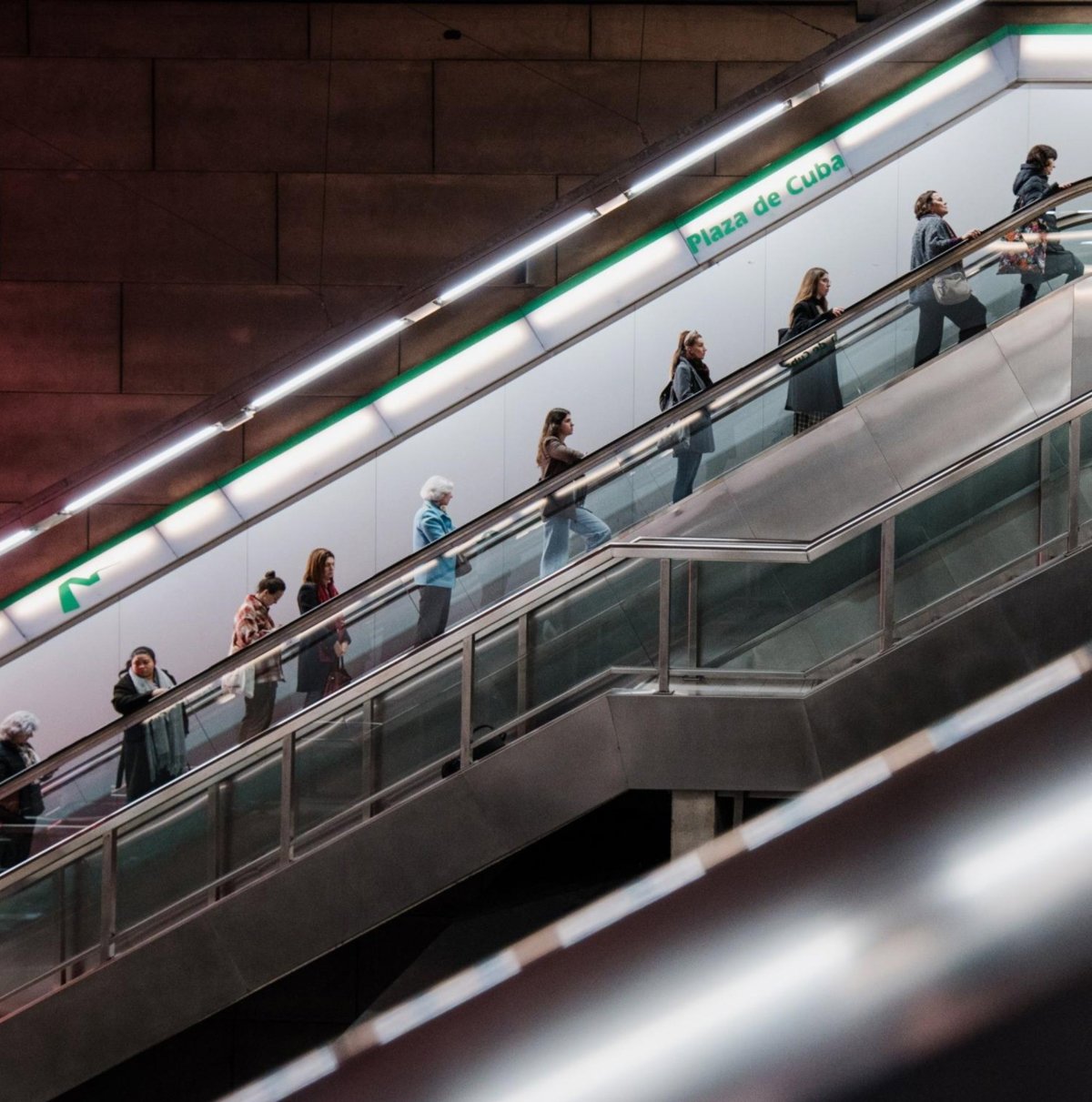 sevilla. suspendida la circulación del metro entre amate y la plata y detenidos los cercanías c 1, c 4 y c 5