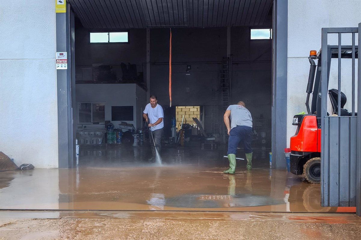 andalucía supera las 500 incidencias por la lluvia tras rebajar a naranja el aviso rojo en huelva