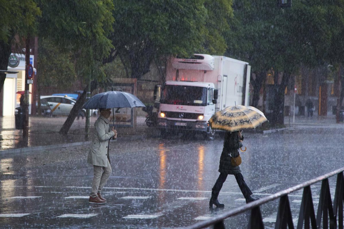 cádiz. previsto aviso amarillo por tormentas este miércoles en el litoral de la provincia y el estrecho