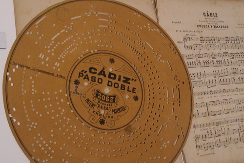 Feminismo al compás… pero sin caja