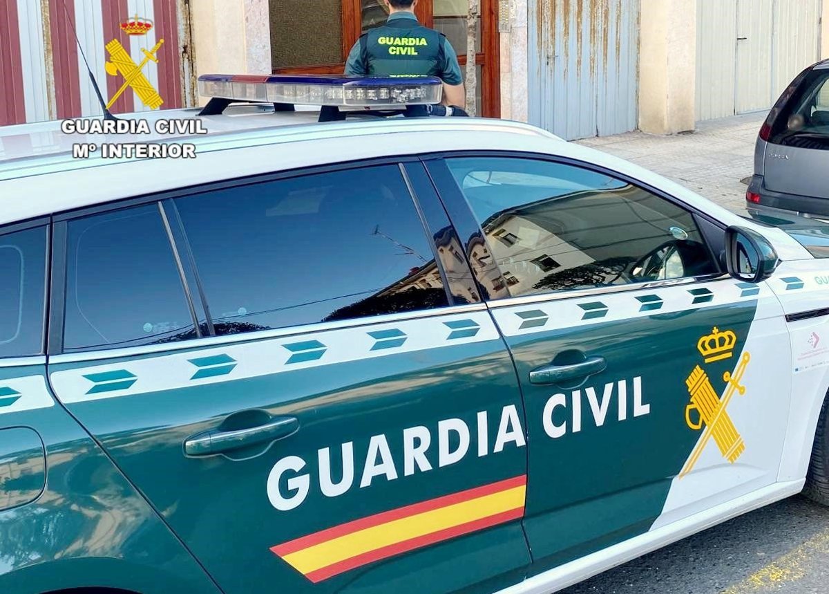 sevilla. sucesos. a prisión por agredir al dueño de un local y al hijo menor con arma blanca tras un robo en burguillos