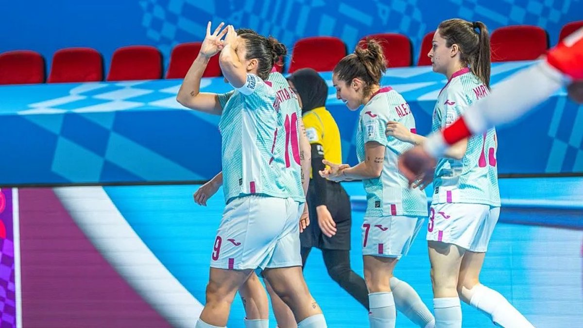 El 31,8% de las jugadoras españolas de primera división de fútbol sala cobra menos de 500 euros al mes, según un estudio