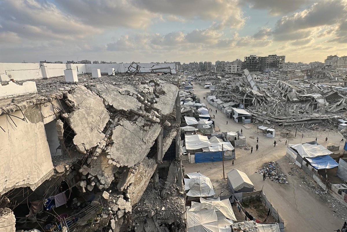 El colapso de un edificio con desplazados en Gaza deja al menos seis muertos, 14 heridos y decenas de desaparecidos