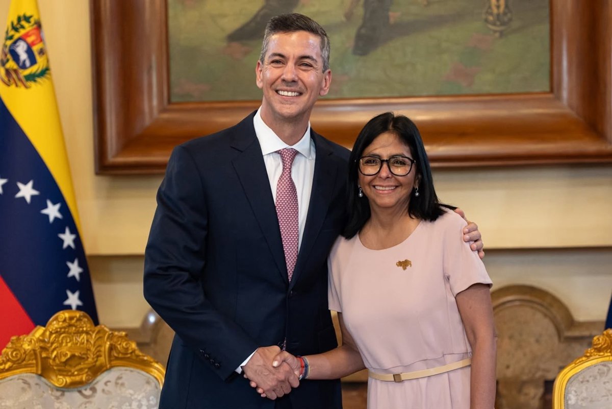 Delcy Rodríguez recibe en Caracas al presidente de Paragua para avanzar en la «normalización» de relaciones