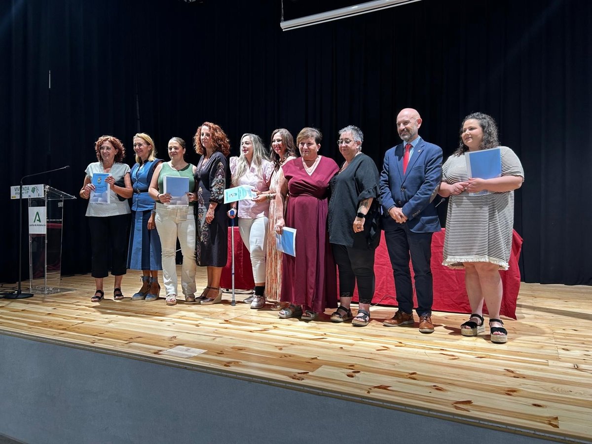 Almargen (Málaga) entrega a sus adjudicatarios 14 viviendas públicas en alquiler