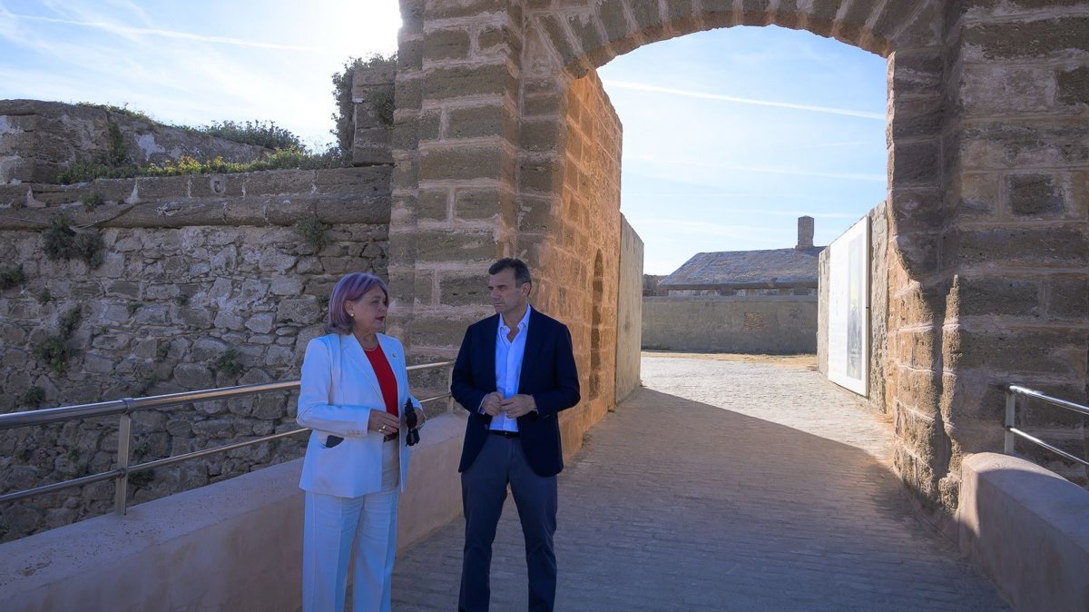 El Gobierno da traslado al Ayuntamiento de Cádiz de la cesión del castillo de San Sebastián