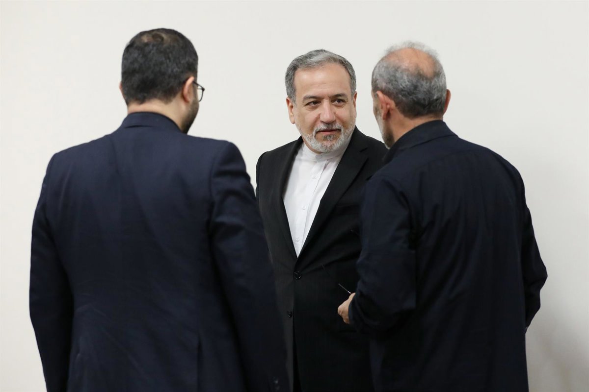 Araqchi confirma el plan propuesto a EEUU que permitiría reabrir el estrecho de Ormuz en siete días