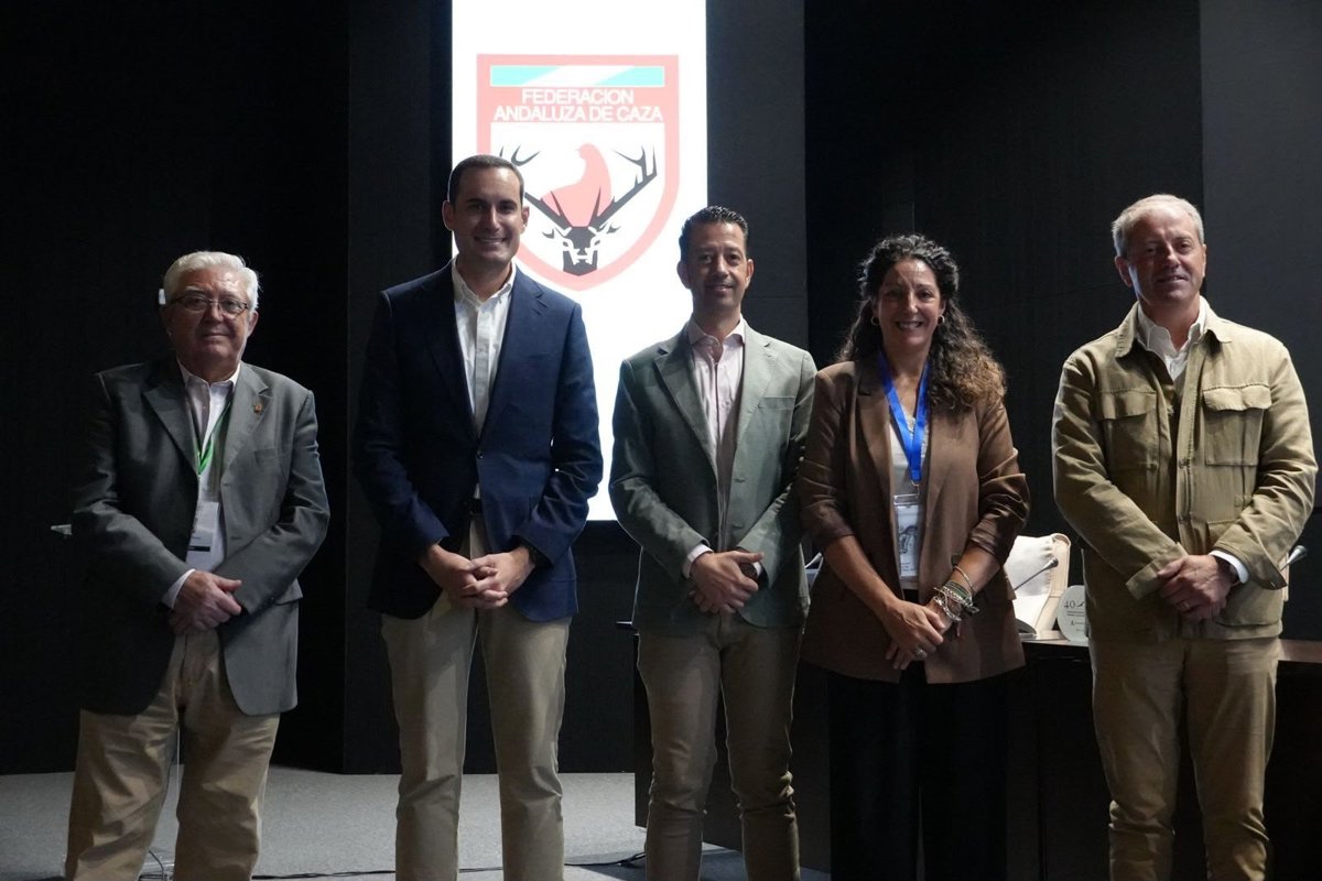 Latorre destaca la importancia de la actividad cinegética en conservación de entornos naturales y fauna