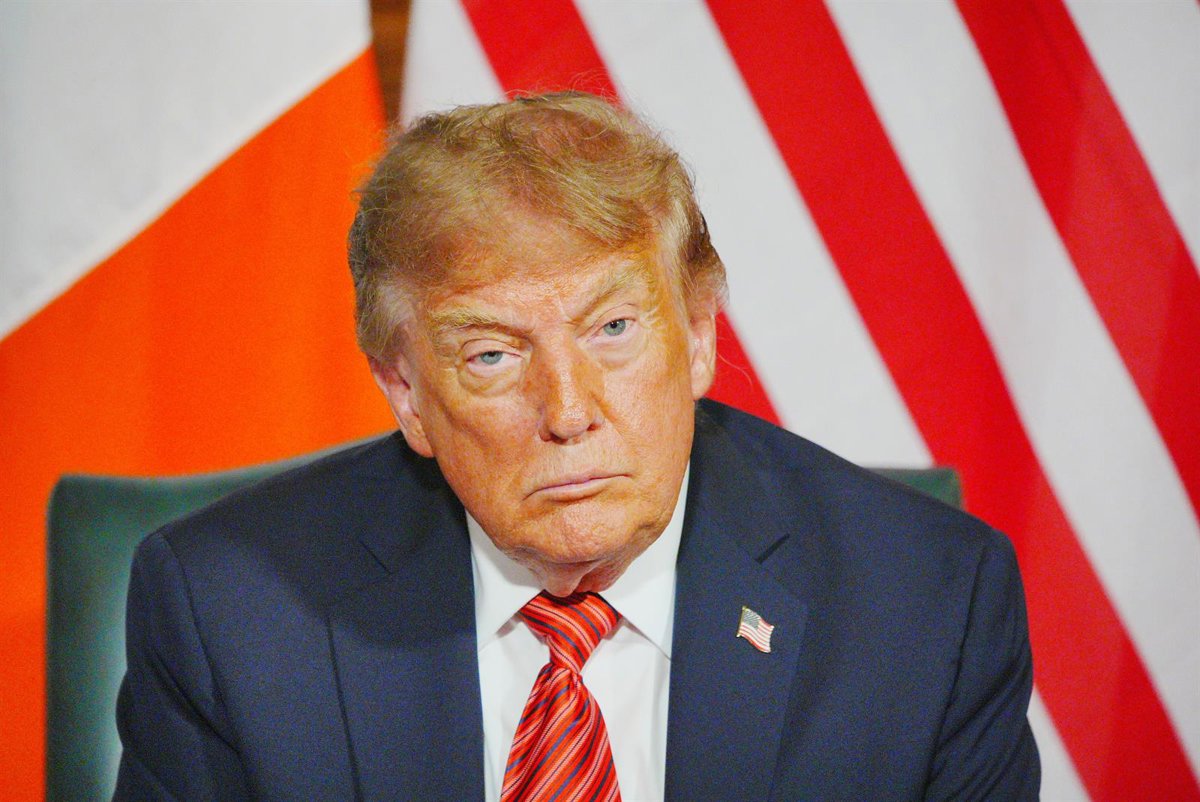 Trump vuelve a arremeter contra los medios por publicar «noticias falsas» y darle una cobertura «negativa»