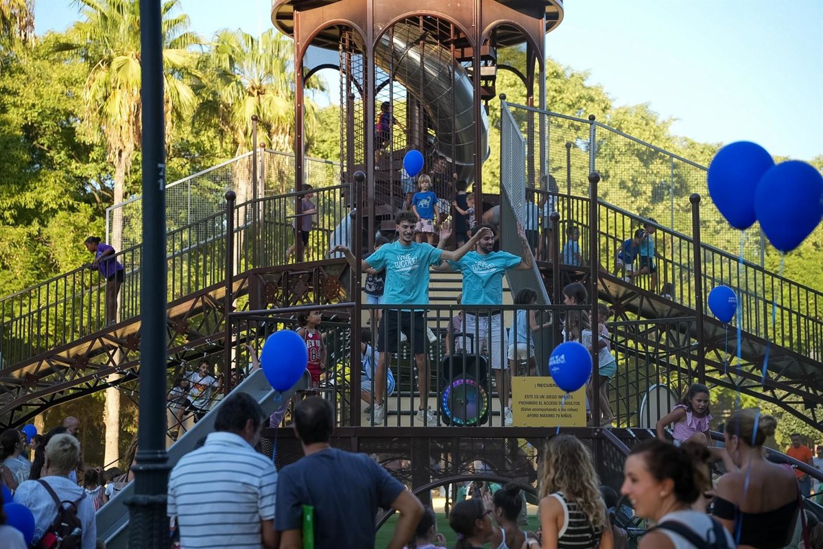 El Ayuntamiento de Sevilla inaugura el nuevo gran parque infantil del Prado de San Sebastián