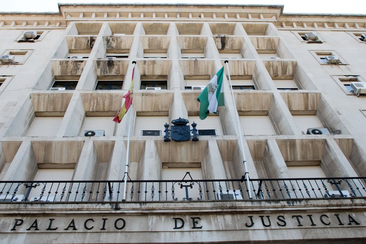 Aceptan en Sevilla un año de prisión por aislar a su madre con deterioro cognitivo para apropiarse de dos viviendas