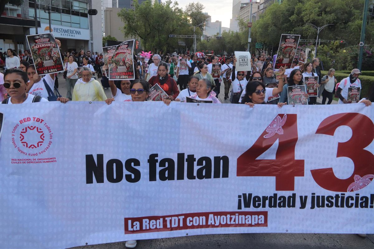 Familiares de los 43 normalistas de Ayotzinapa denuncian en México doce años «sin respuestas» desde su desaparición