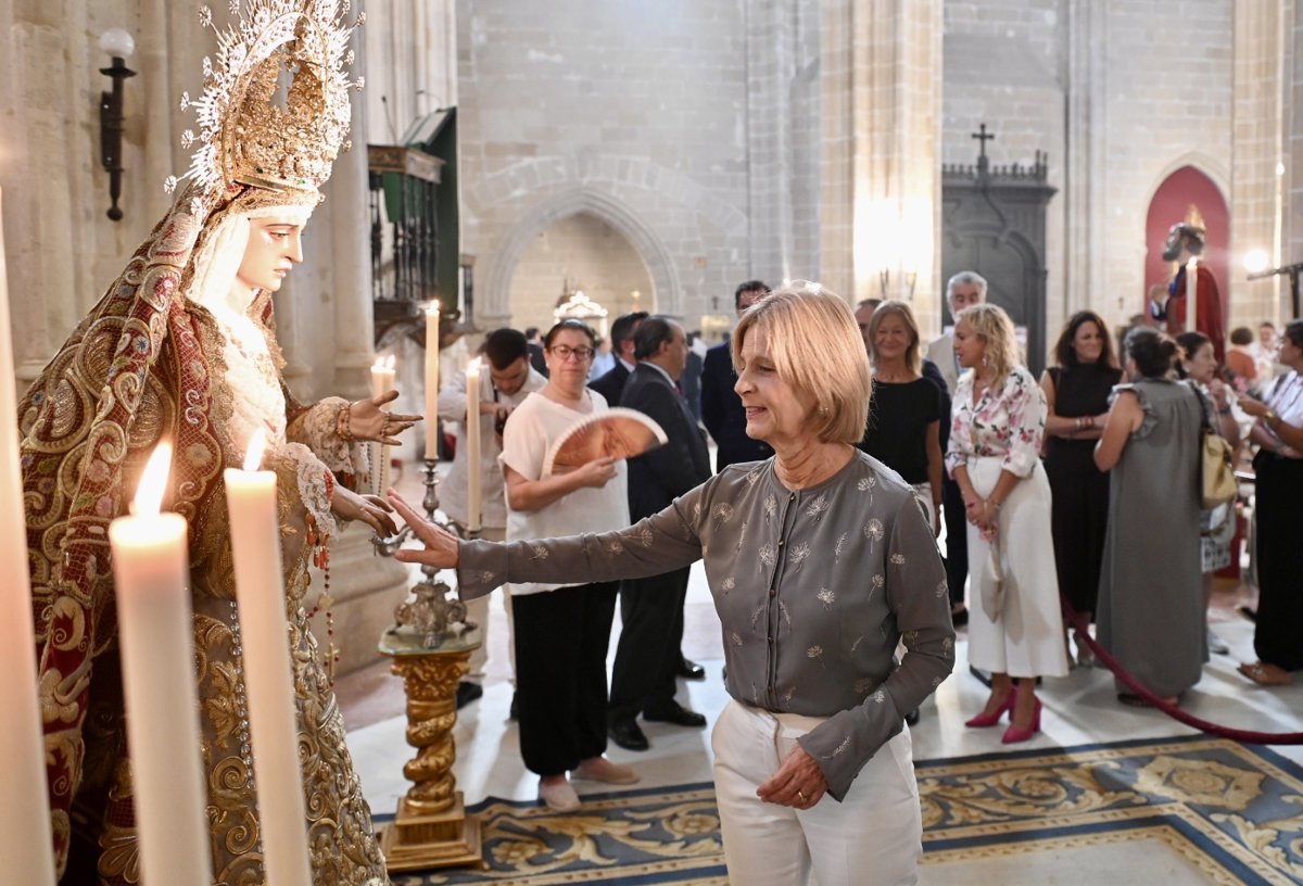 La alcaldesa de Jerez (Cádiz) felicita al barrio de Santiago en el décimo aniversario de la reapertura de su templo