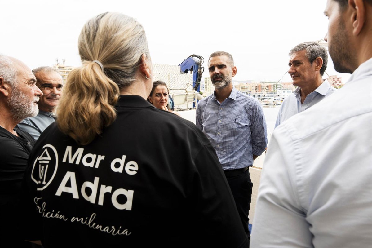 Fernández-Pacheco pide prorrogar ayudas y adoptar medidas para el sector pesquero ante el precio del combustible