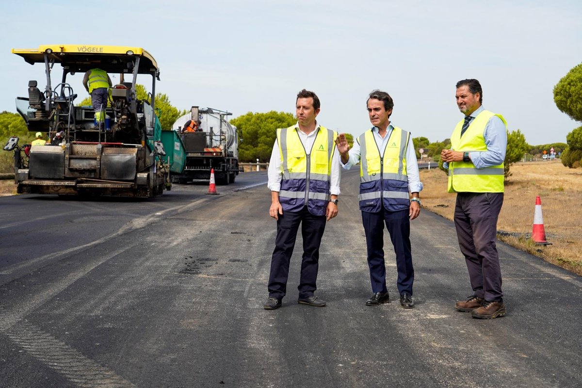 Junta destaca la inversión de cerca de 3,5 millones en obras de refuerzo del firme en las A-474 y A-494 (Huelva)