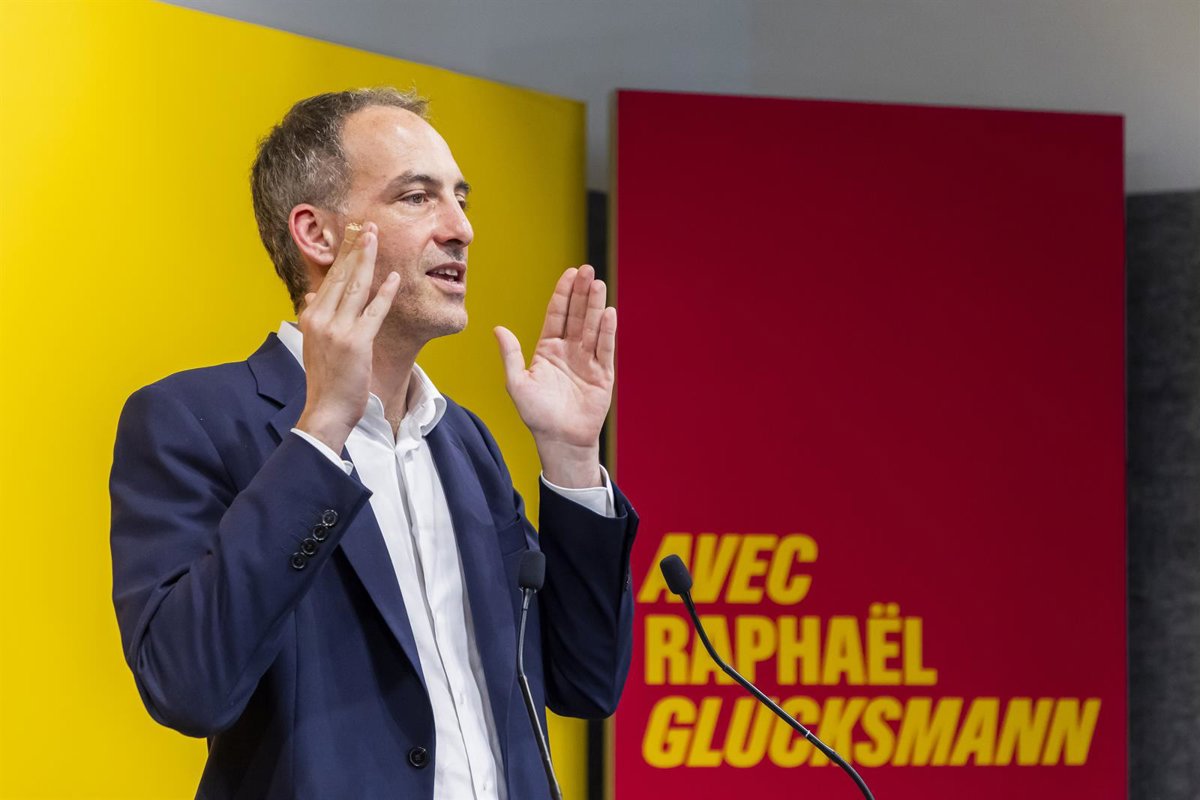 Raphaël Glucksmann gana de forma aplastante las primarias presidenciales socialistas en Francia