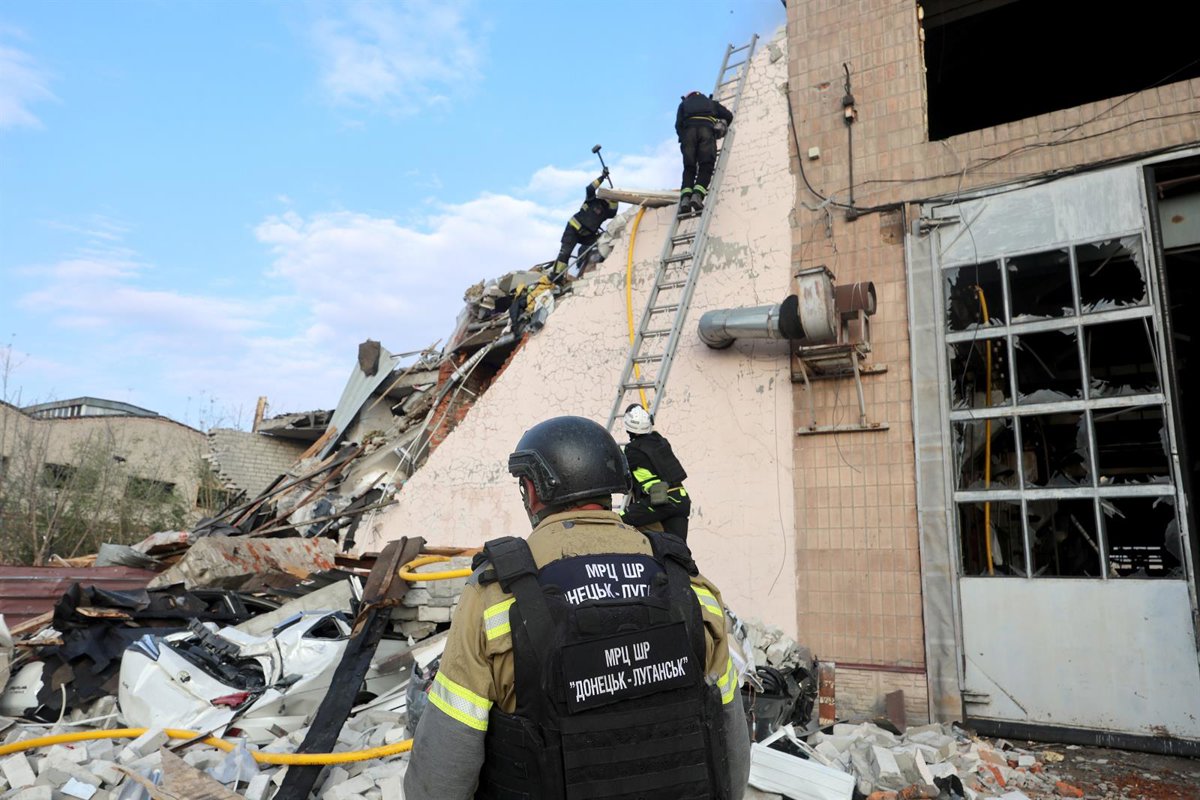 Ucrania denuncia seis muertos, tres de ellos niños, en un bombardeo ruso contra un parque de Járkov