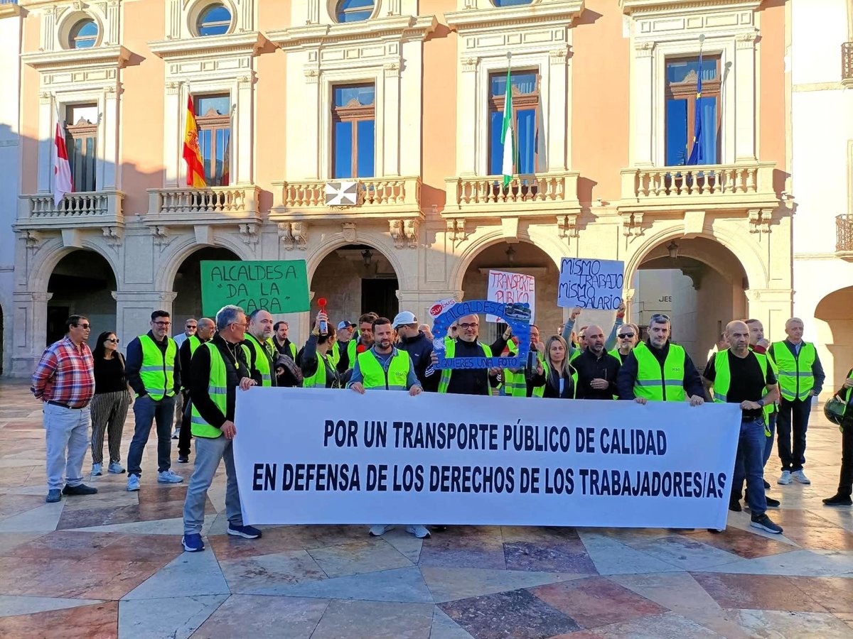 Afectación en el tráfico desde el Antiteatro de la Rambla hasta la Plaza de las Velas por las concentraciones en Almería