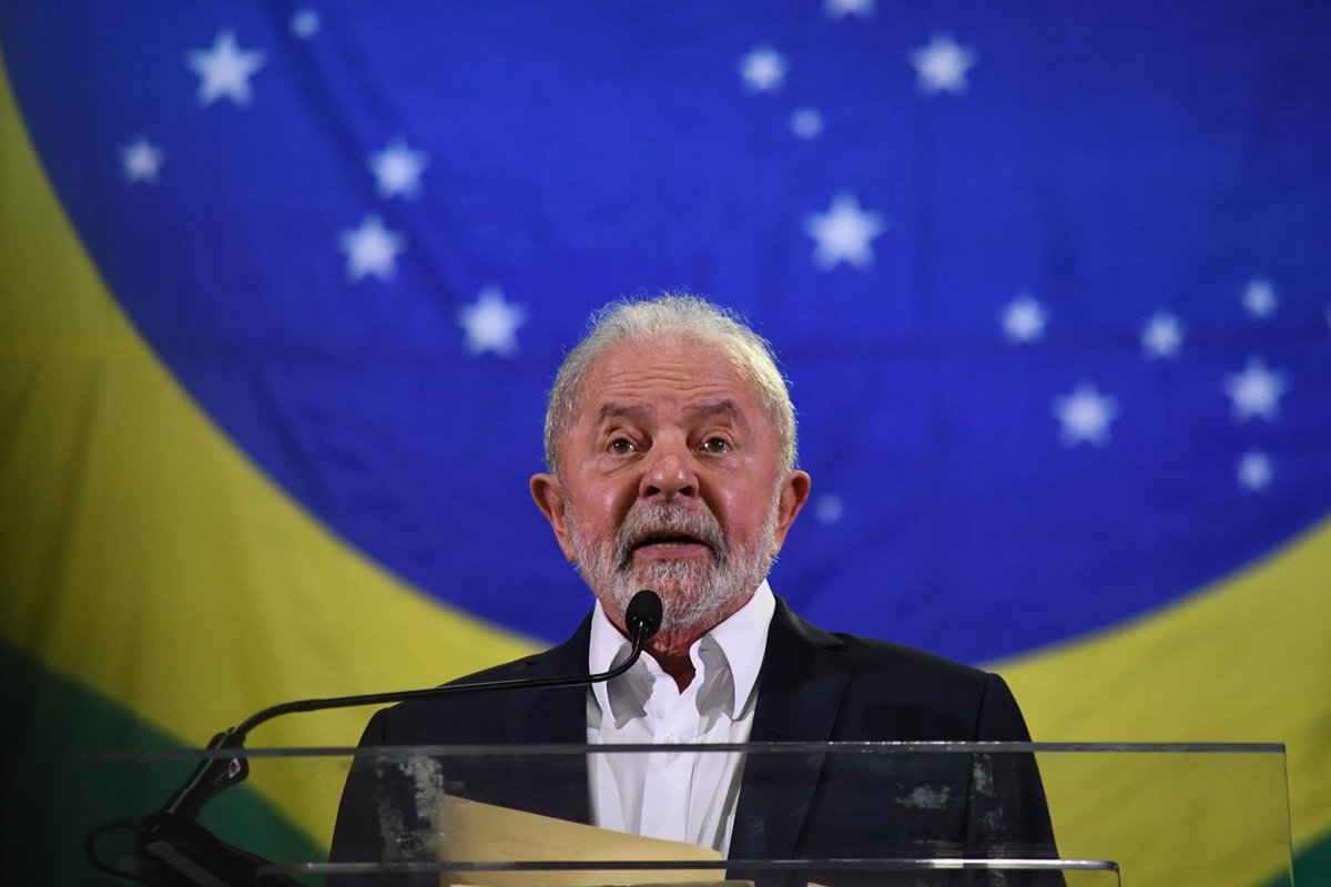 Lula critica la huida de Flávio Bolsonaro a EEUU, la «primera patria» de la familia Bolsonaro